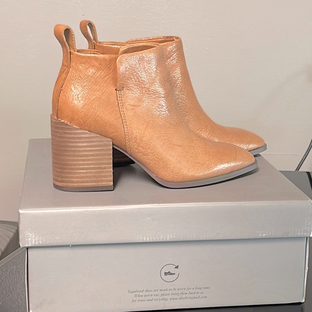 Womens Vionic heeled bootie, brown size 7.5